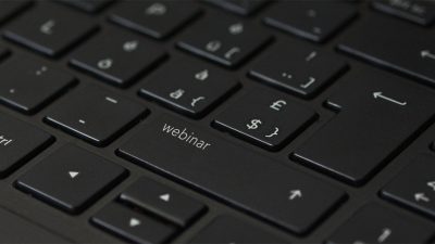 某吉他弹唱才艺主播直播回放，主播视频在线观看才艺区精选内容，温馨灯光下的现场演奏